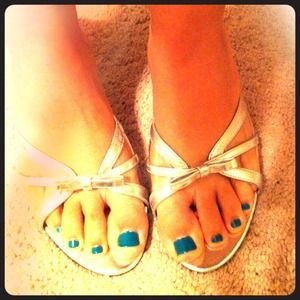 Only worn to prom! Size9