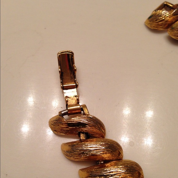 Vintage Gold Tone Bracelet with a touch of Silver - Picture 2 of 2