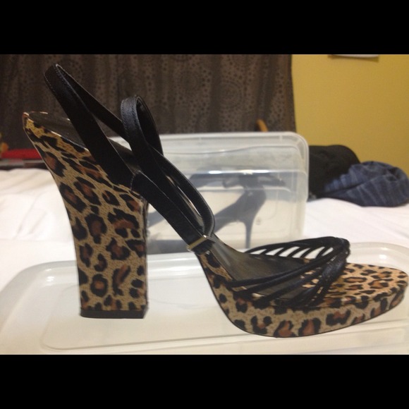 💢💢 SOLD 💢💢Leopard print wedge platform sandals