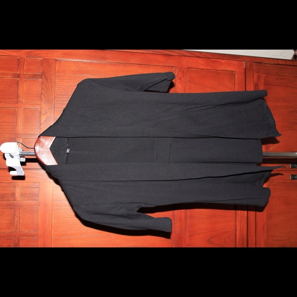 SOLD WITH BUNDLE!EXPRESS cover up sweater in black