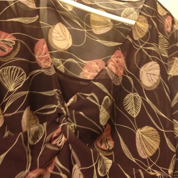 Beautiful blouse - Picture 2 of 3