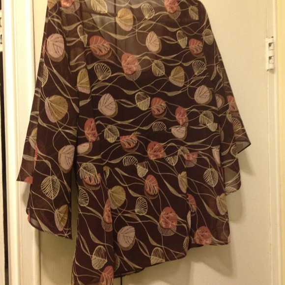 Beautiful blouse - Picture 3 of 3