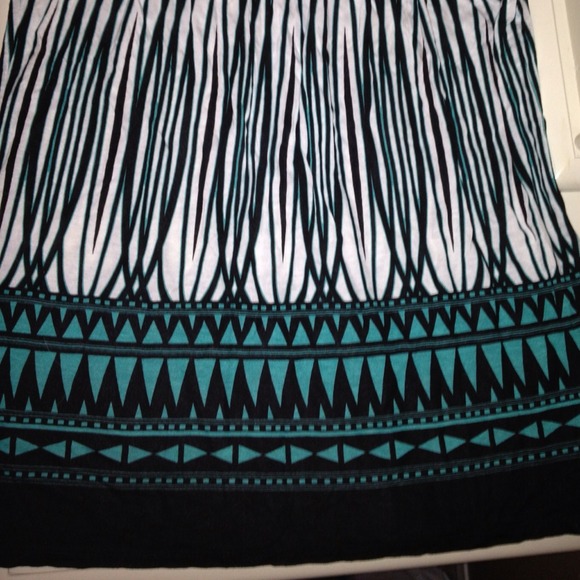 Gorgeous Express Brand Top - Picture 3 of 4