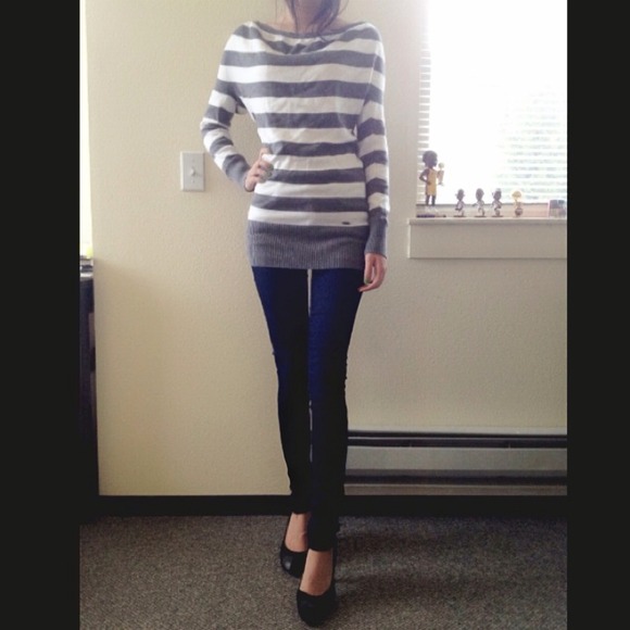 Guess Sweaters - 💙SOLD💙Guess sweatshirt