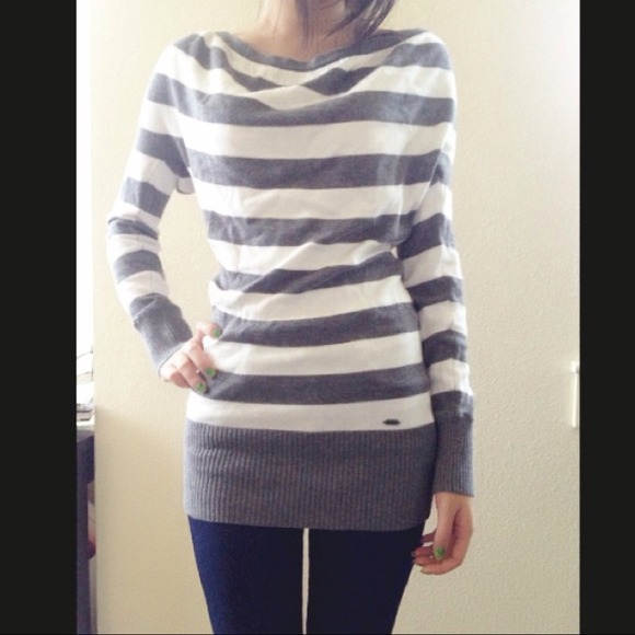 💙SOLD💙Guess sweatshirt - Picture 3 of 4