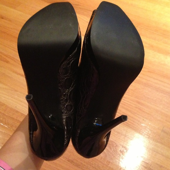 REDUCEDBrand New Gunmetal Steve Madden Peep Toes - Picture 4 of 4