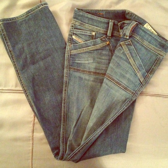 ⭕️RESERVED⭕️ Diesel jeans - straight leg