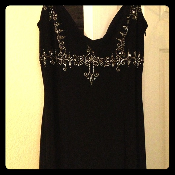 Gorgeous simple, yet elegant black gown!