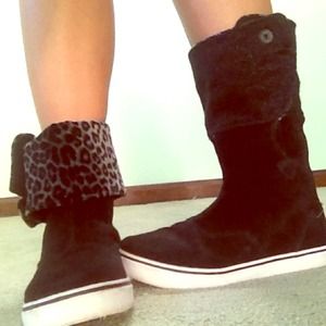 *RESERVED!**Etnies leopard sneaker booties