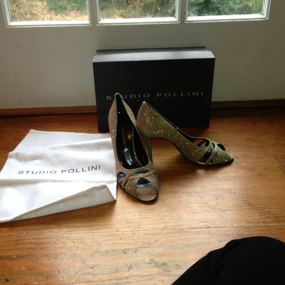 Studio Pollini shoes. Beautiful gold high heel.