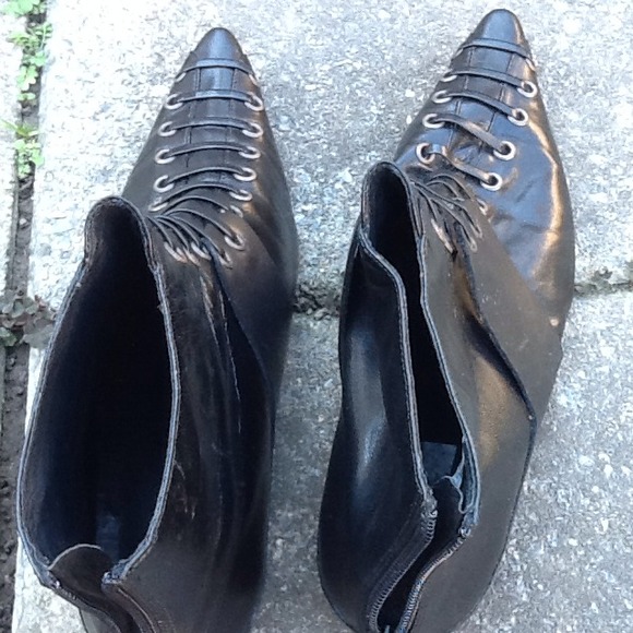 Short 3 quarter booties