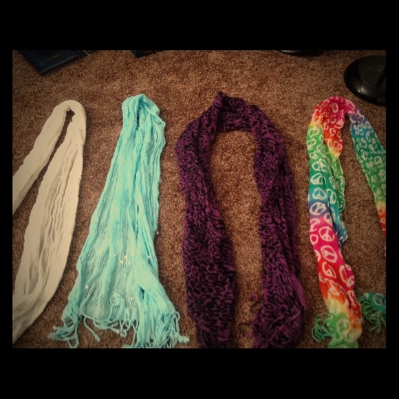 4 scarfs great for pre teen girls!