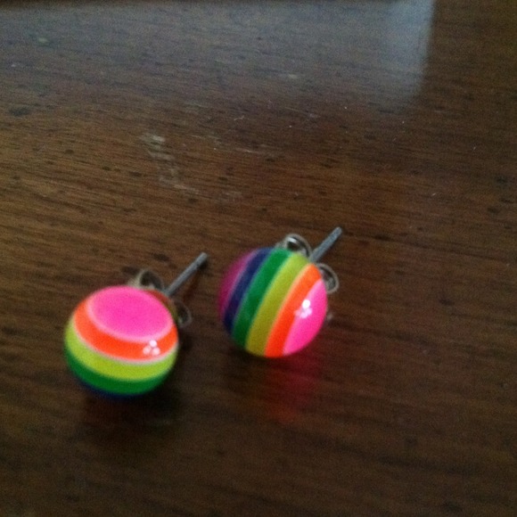 Earring - Picture 2 of 3