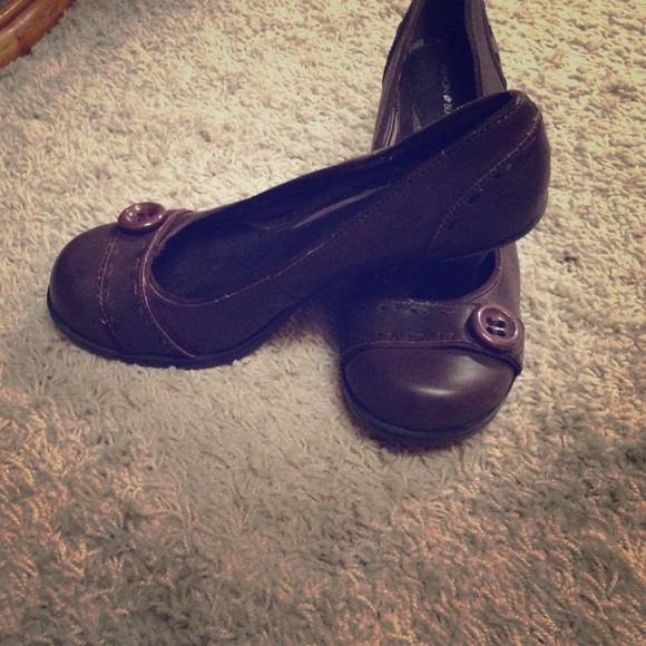 Brown heels, with button detail on top -- size 8