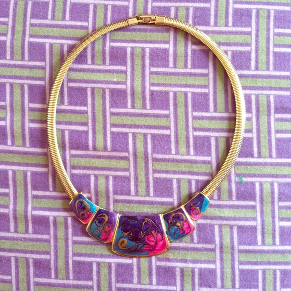 Multiple color necklace