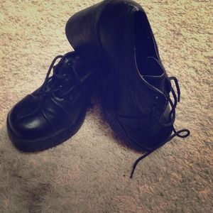 Cute black ankle boots, lace up the front - size 7