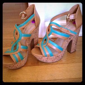Cute turquoise/tan cork sandals.