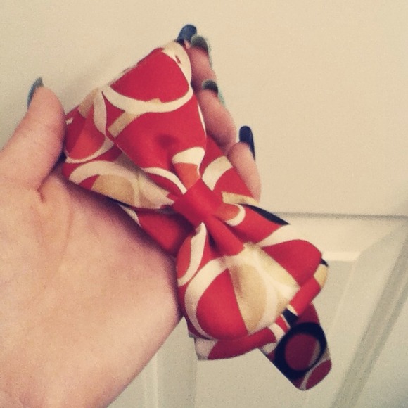 🌹Red, black, white pattern now comfy headband🌹