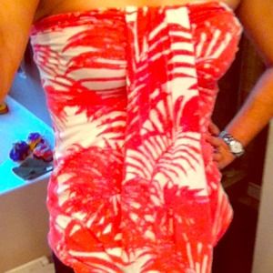 💥💥💥Cute, strapless tank with built in bra