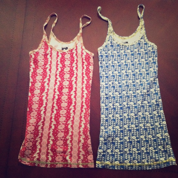 🔴SOLD IN BUNDLE🔴BDG urban outfitters tanks
