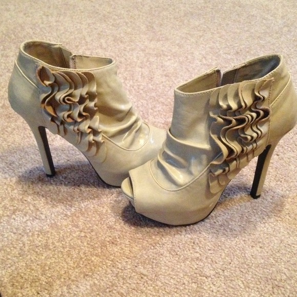 Nude peep toe booties