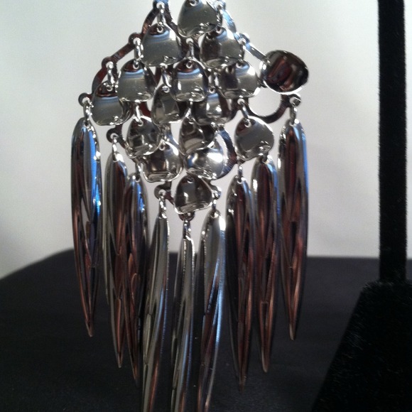 🎀SOLD🎀Silver Sharp Point Earrings - Picture 2 of 4