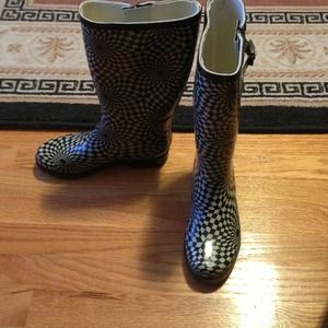 Black + white rain boots. Size 6.