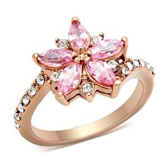 Rose gold plated floral cocktail ring!