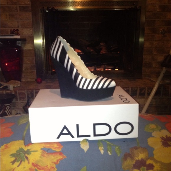 REDUCED!!! Aldo closed toe wedges