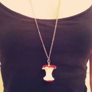 🍎Red bitten apple sweater necklace🍎