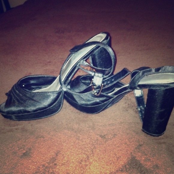 American Eagle size 7 peep toe shoes