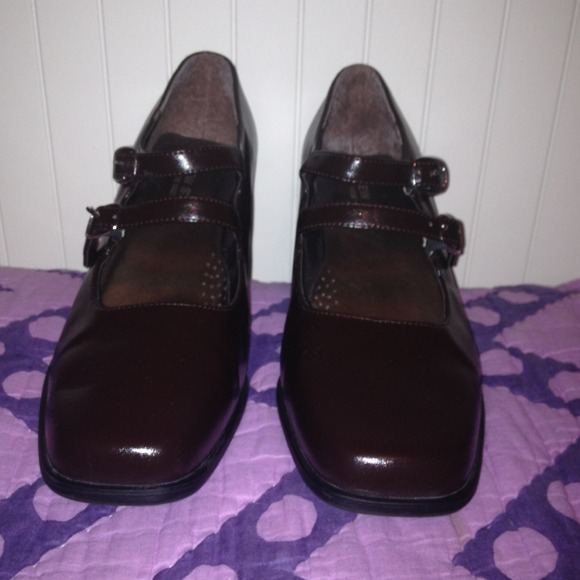 SOLD New Step Brown Faux Leather Shoes 10W Wide