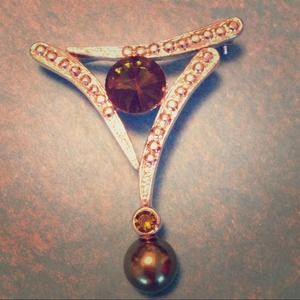 Vintage brooch/pin