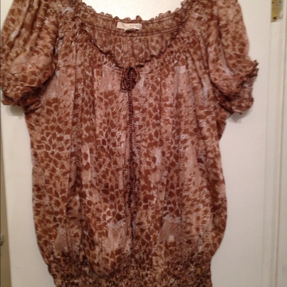 Tops - SOLD. BUNDLED. Peasant top