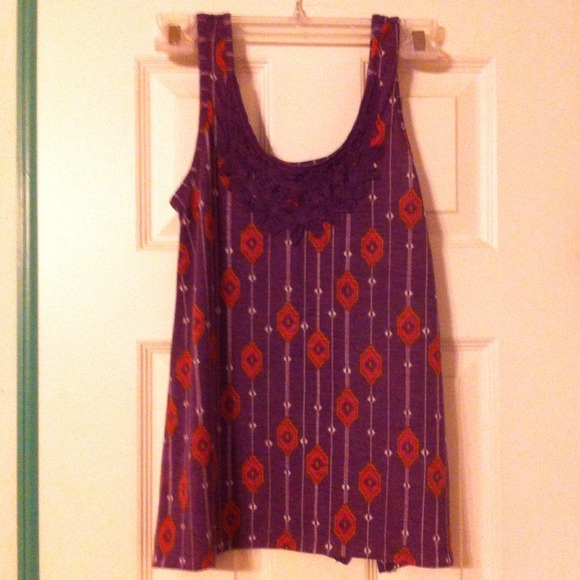 🌈2 items $10! Like new XS comfy tank shirt