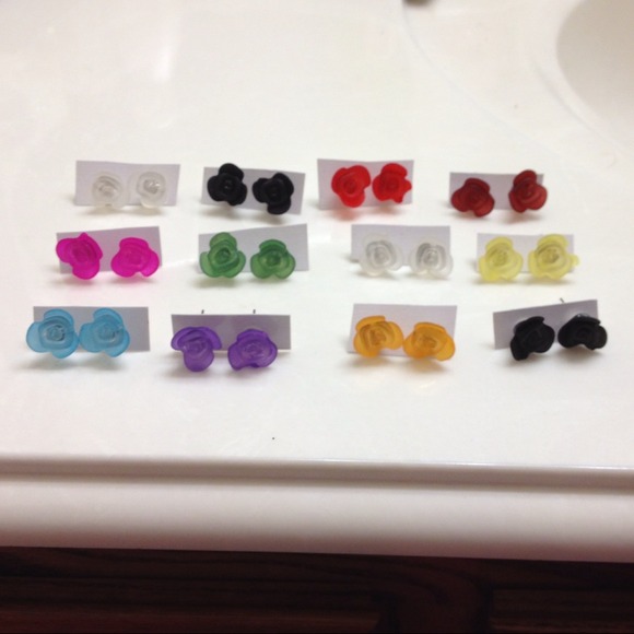 Jewelry - ❌SOLD❌ FLASH SALE Set of 2 Clear Rose Earrings