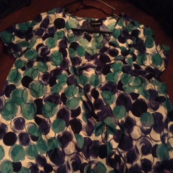 Lane Bryant size 22/24 blue circle modern shirt
