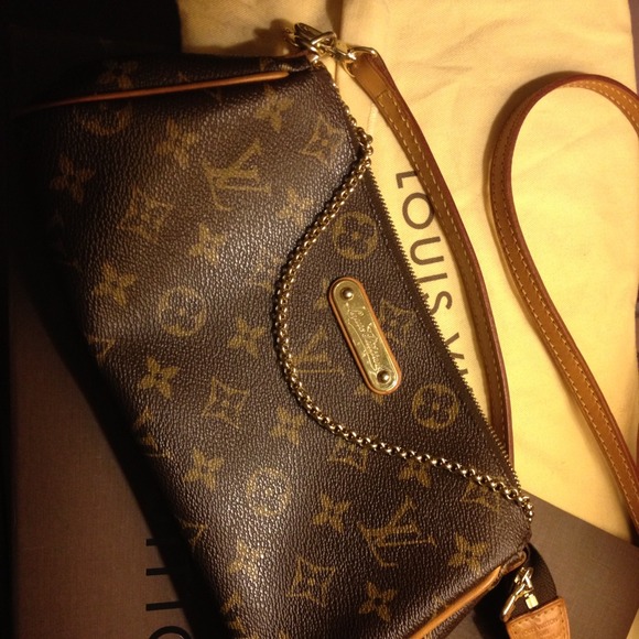 💢SOLD to kittyaj3💢Louis Vuitton Eva Clutch