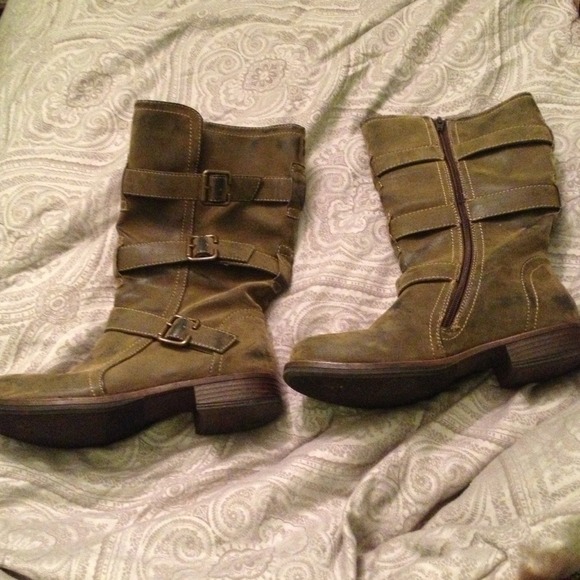 Brown buckled boots