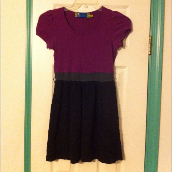 Dress Very cute sz S Bottom is black lace