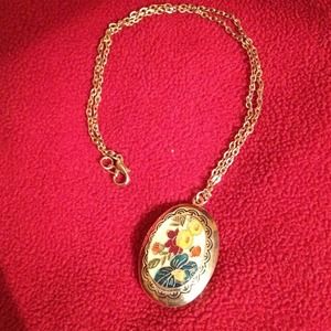 Vintage-inspired locket