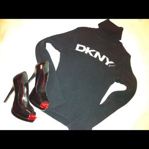 🚫SOLD in Bundle🚫. DKNY
