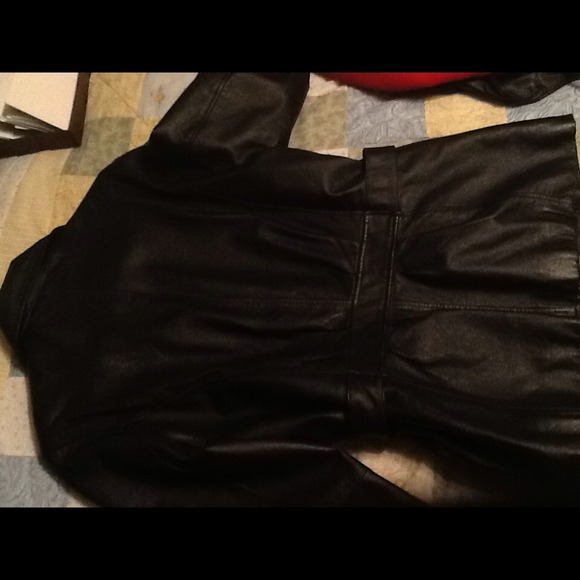 Leather jacket - Picture 3 of 4