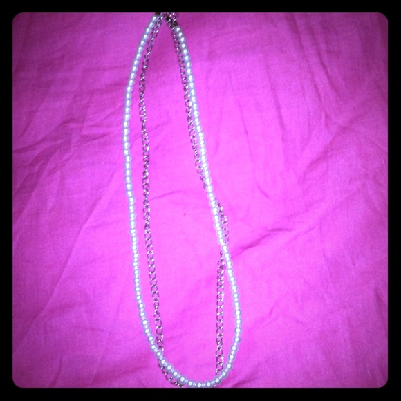 Beautiful pearl necklace with chain attached