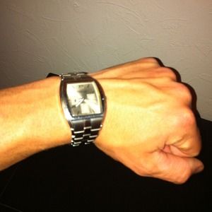 Mens Kenneth Cole wristwatch.