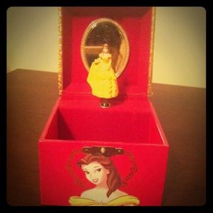 Belle wind up music jewlery box