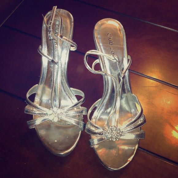 🚫HOLD for pfeiffer662🚫Awesome silver heels