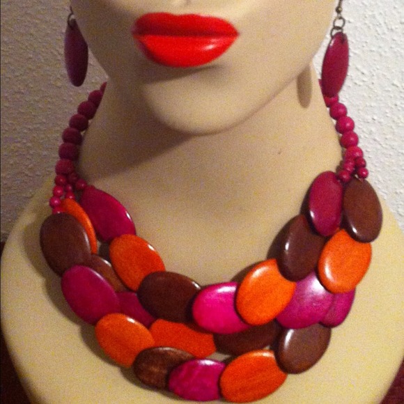 Wood Painted Necklace Set