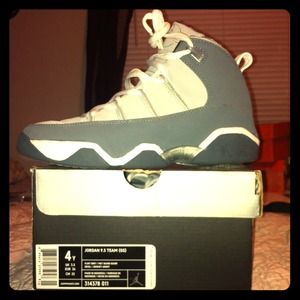 ***SOLD***Jordan 9.5 team