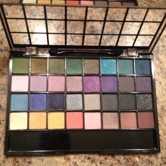 E.L.F 32 piece eyeshadow palette